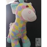 SZIVÁRVÁNYOS ZSIRÁF,50cm MAGAS