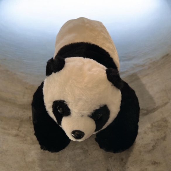 Plüss fekvő pandamaci 40cm
